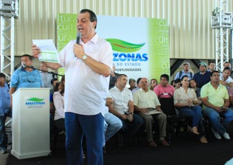  Omar  anuncia investimento em Parintins